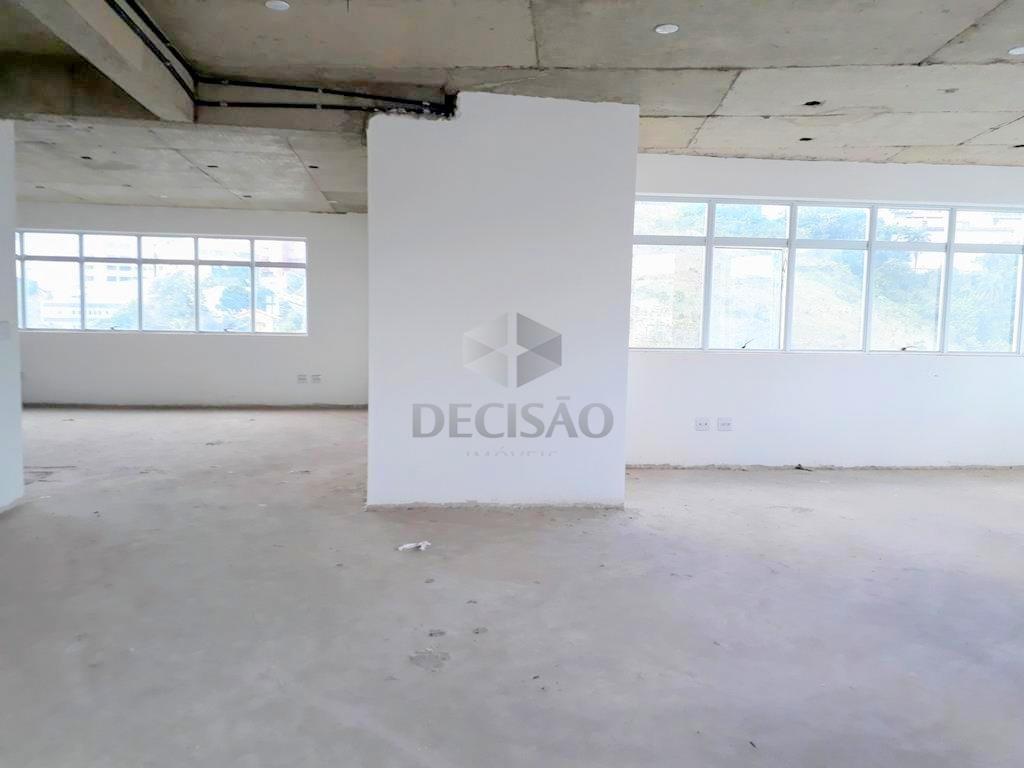 Andar corrido à venda no Estoril: 