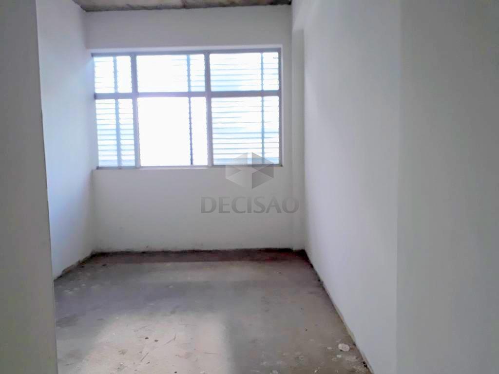 Andar corrido à venda no Estoril: 