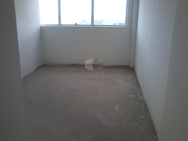 Andar corrido à venda no Estoril: 