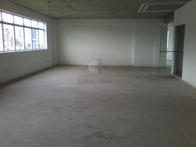 Andar corrido à venda no Estoril: 