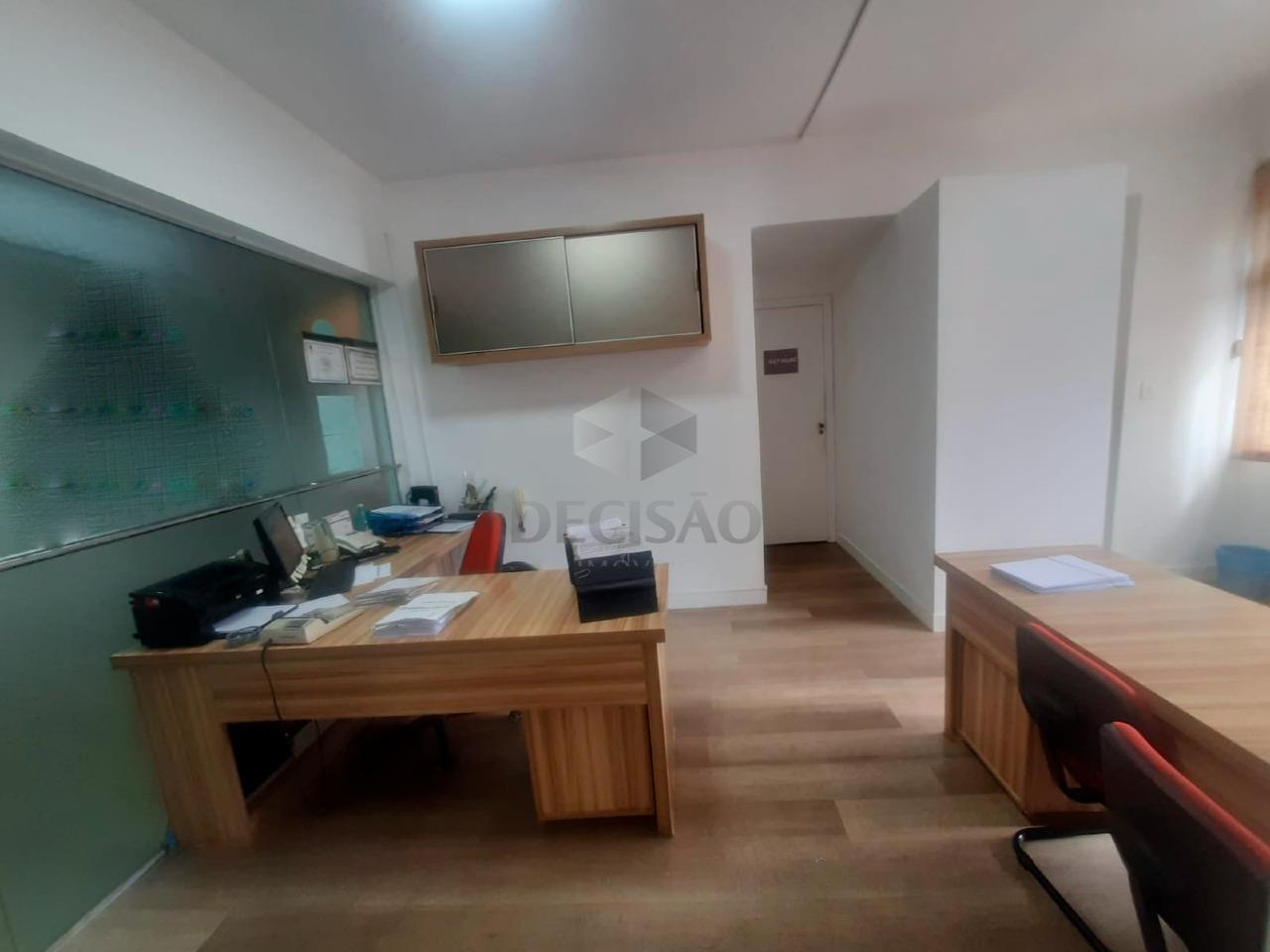 Andar corrido à venda no Prado: 