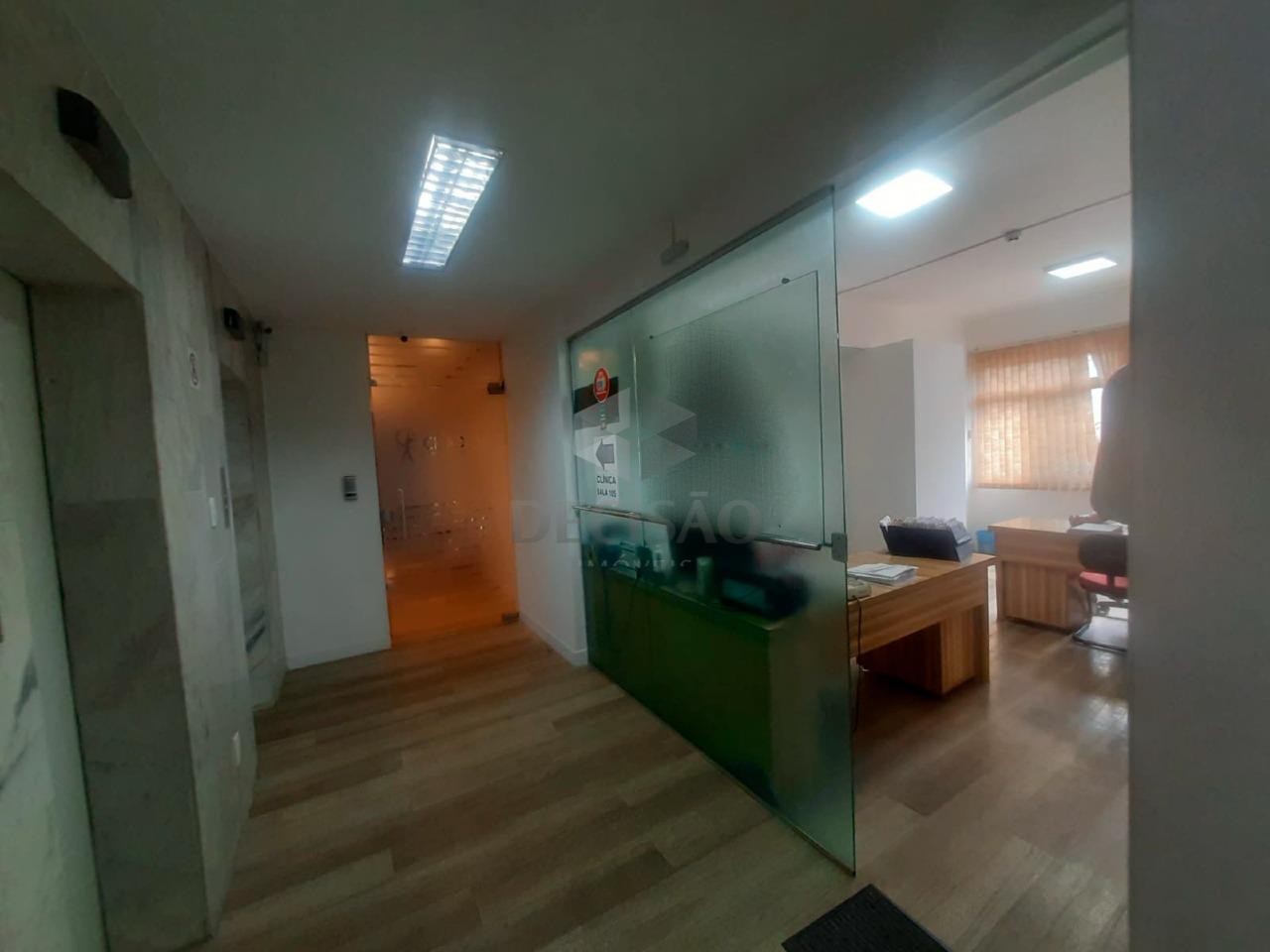 Andar corrido à venda no Prado: 