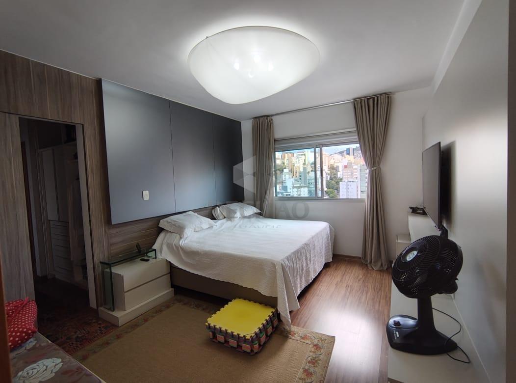 Apartamento 4 Quartos à venda no Carmo: 