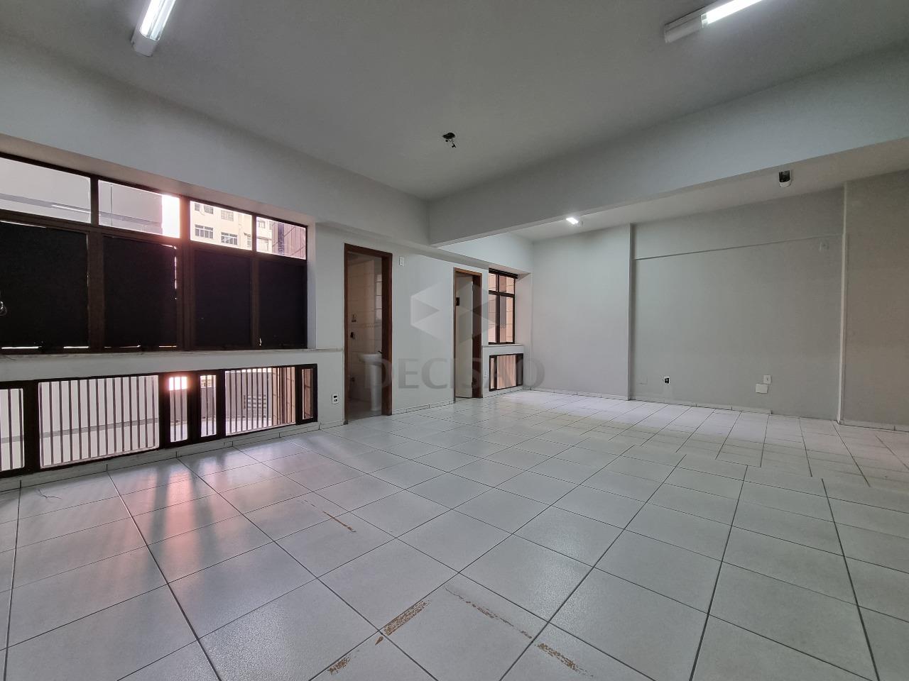 Sala à venda no Lourdes: 