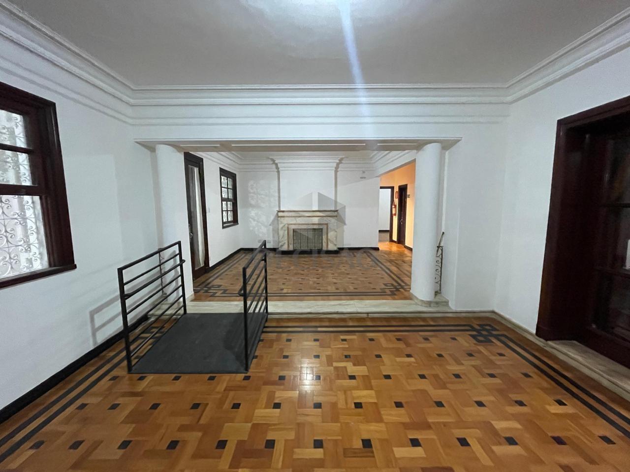 Casa à venda no Lourdes: 