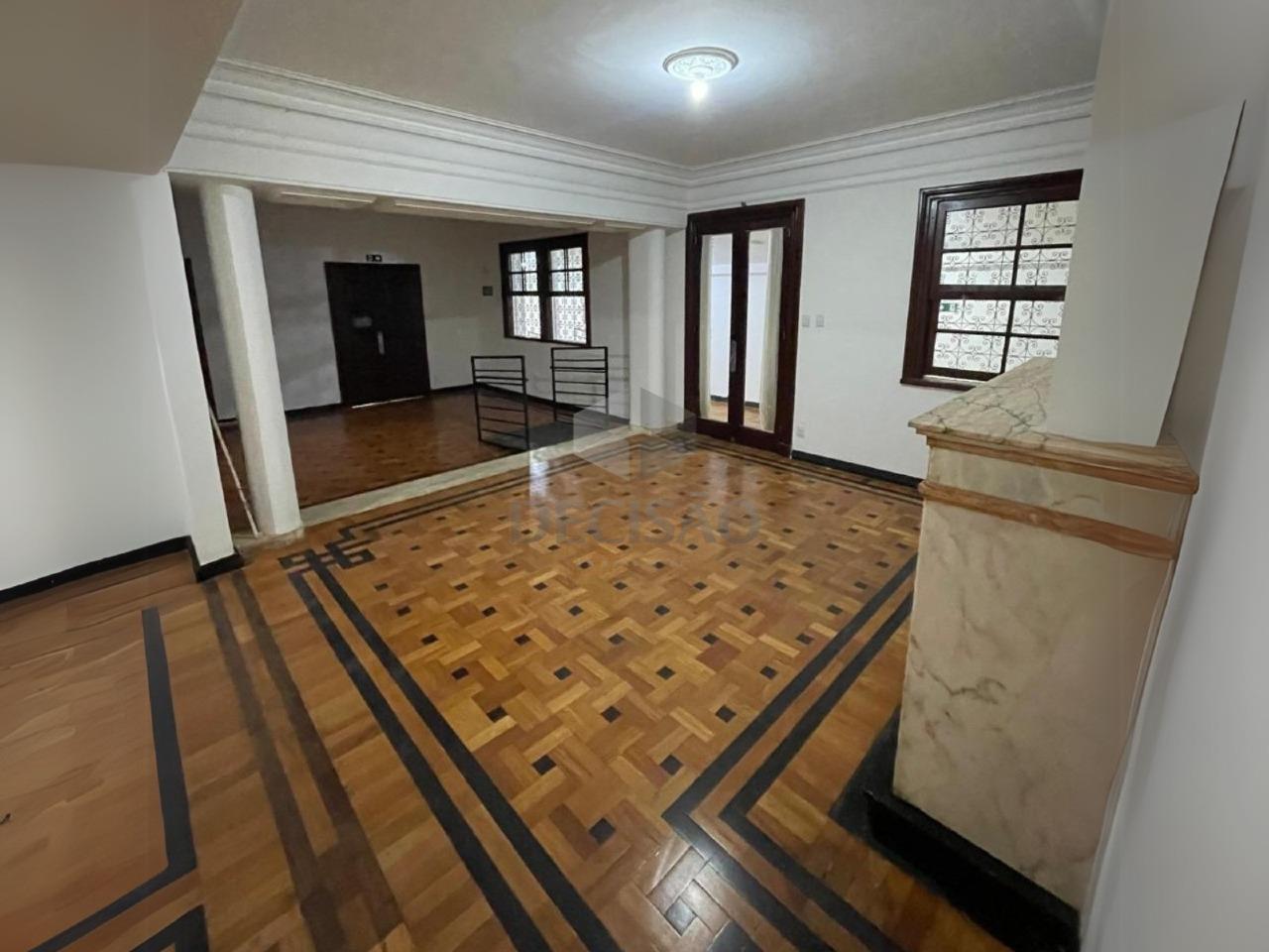 Casa à venda no Lourdes: 