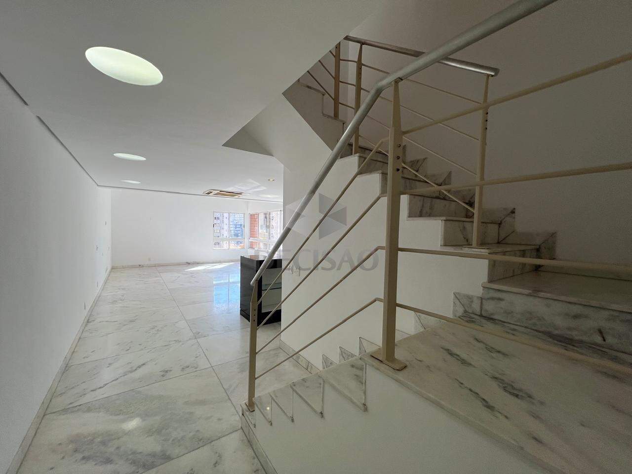 Apto Duplex à venda no Lourdes: 