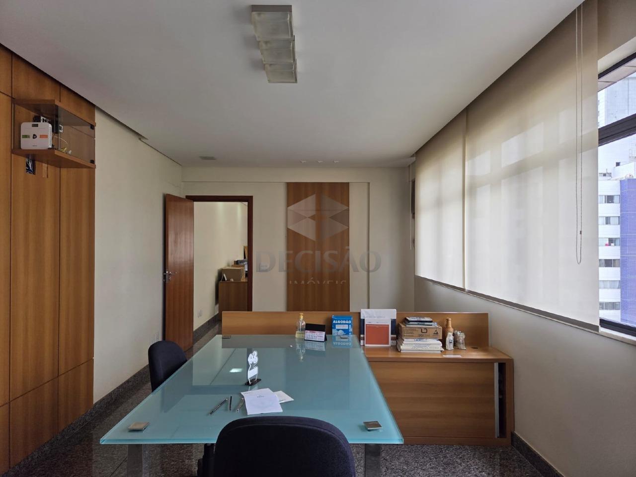 Sala à venda no Vila da Serra: 