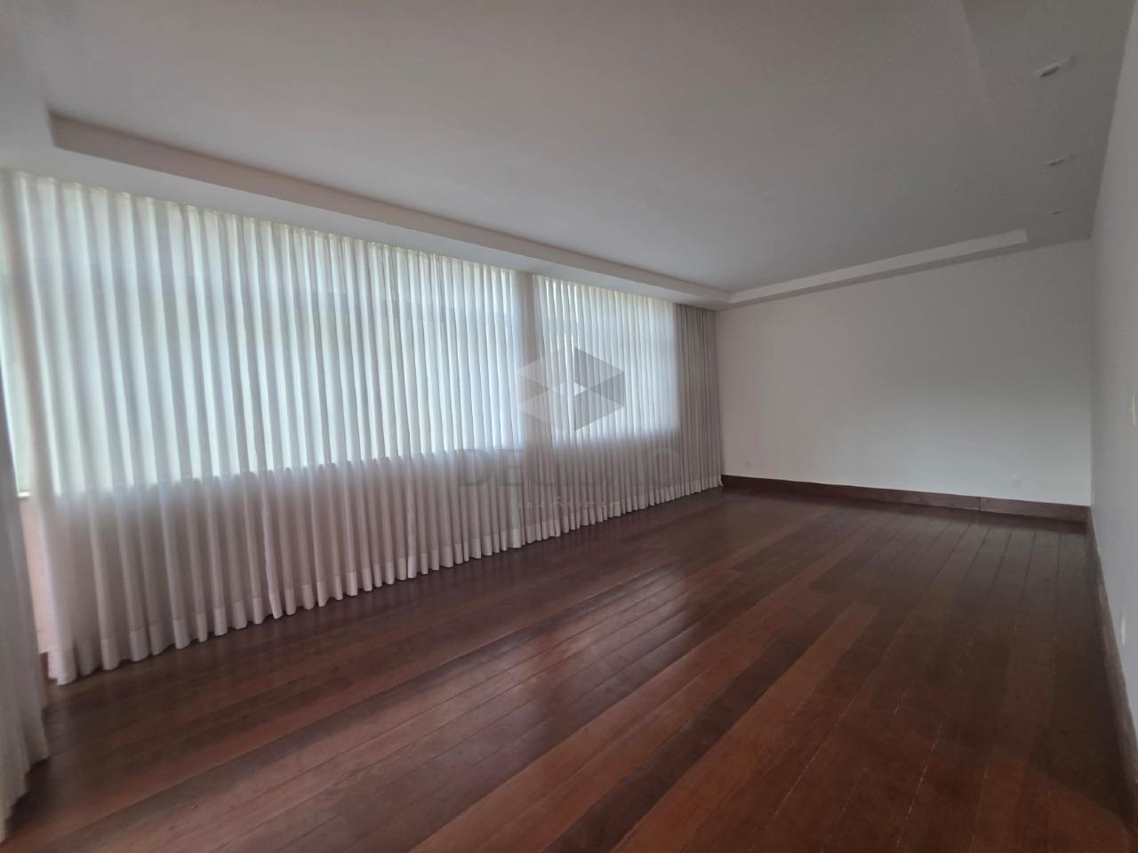 Cobertura à venda no Lourdes: 