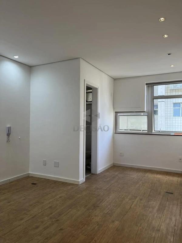 Sala à venda no Lourdes: 