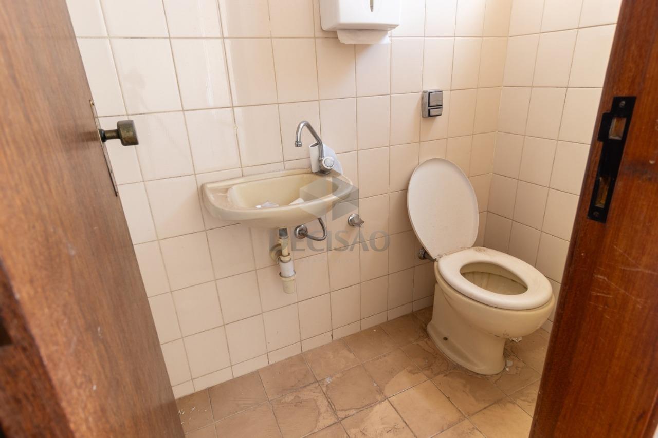 Sala à venda no Lourdes: 