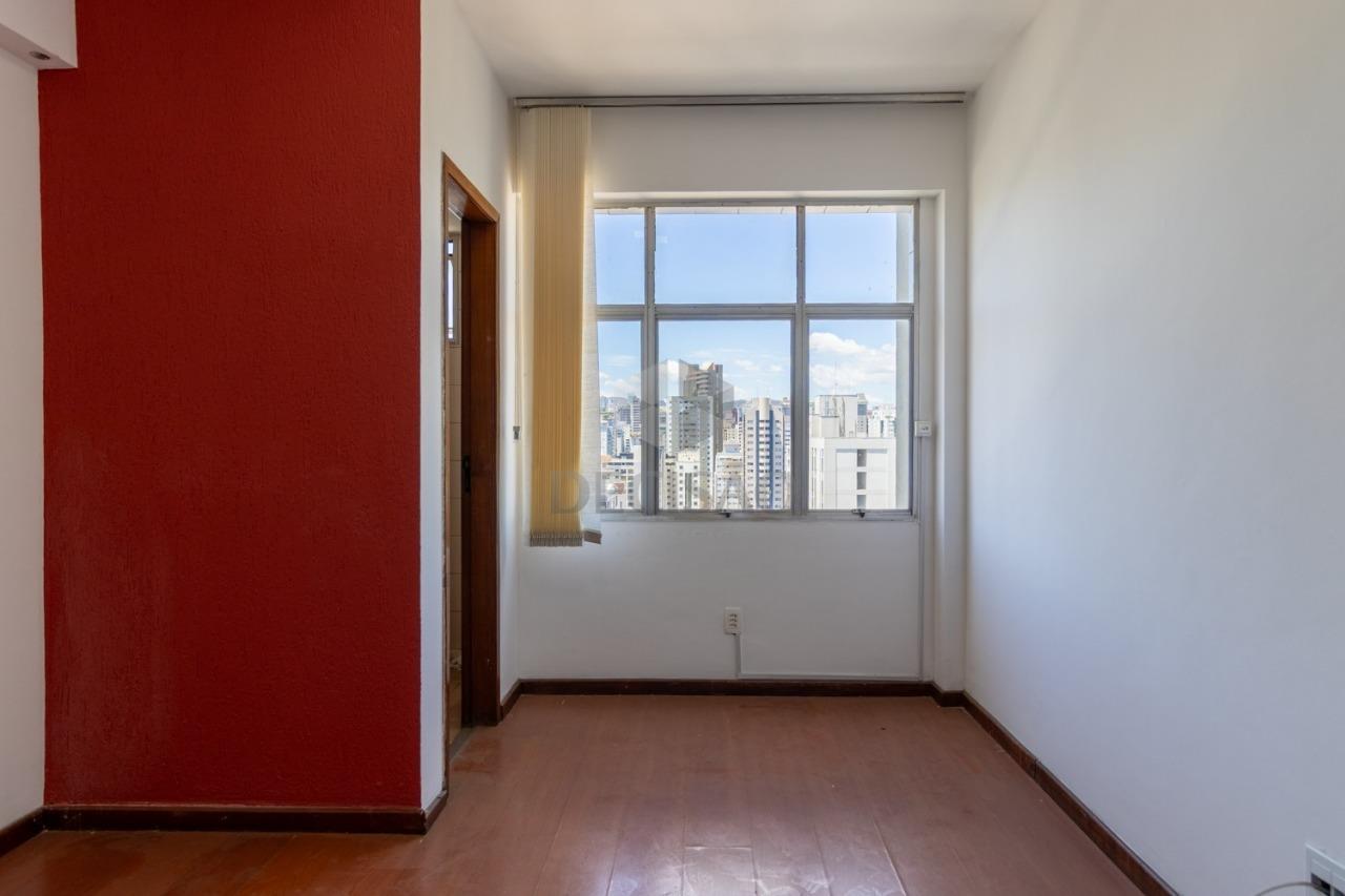 Sala à venda no Lourdes: 