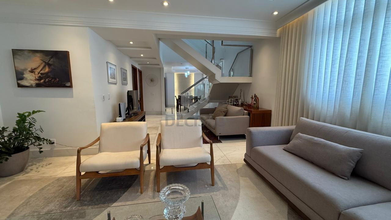 Apto Duplex à venda no Coraçao de Jesus: 