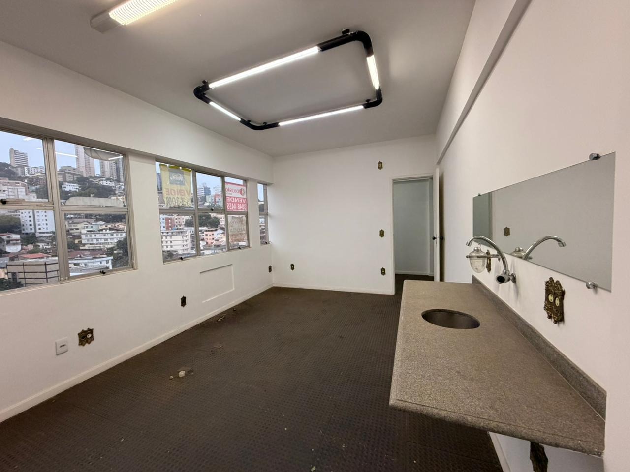 Sala para aluguel no Santa Efigênia: 