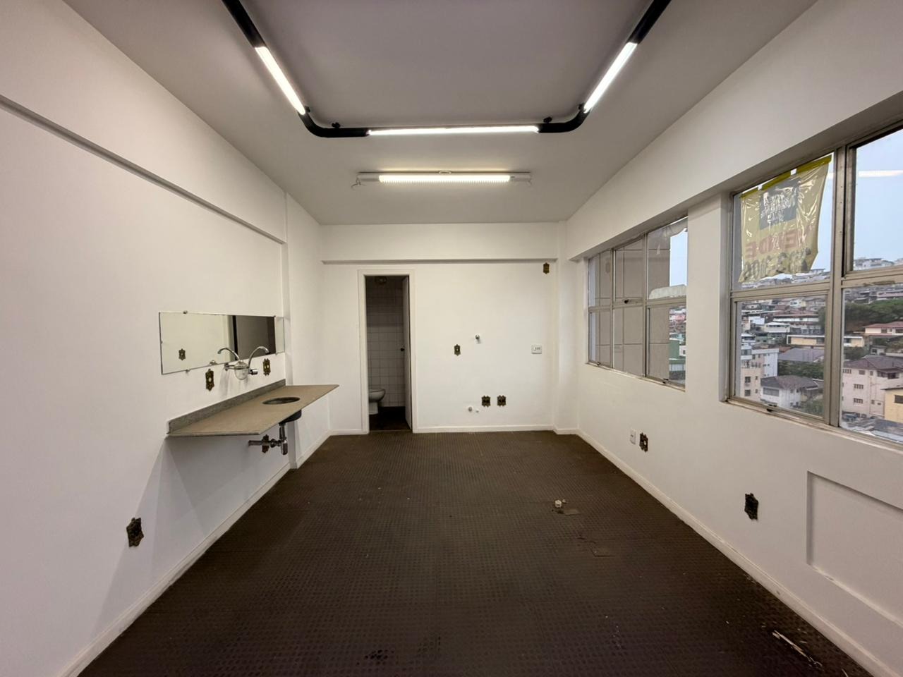 Sala para aluguel no Santa Efigênia: 