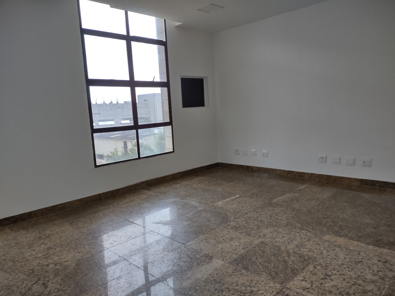 Sala para aluguel no Santa Efigênia: 