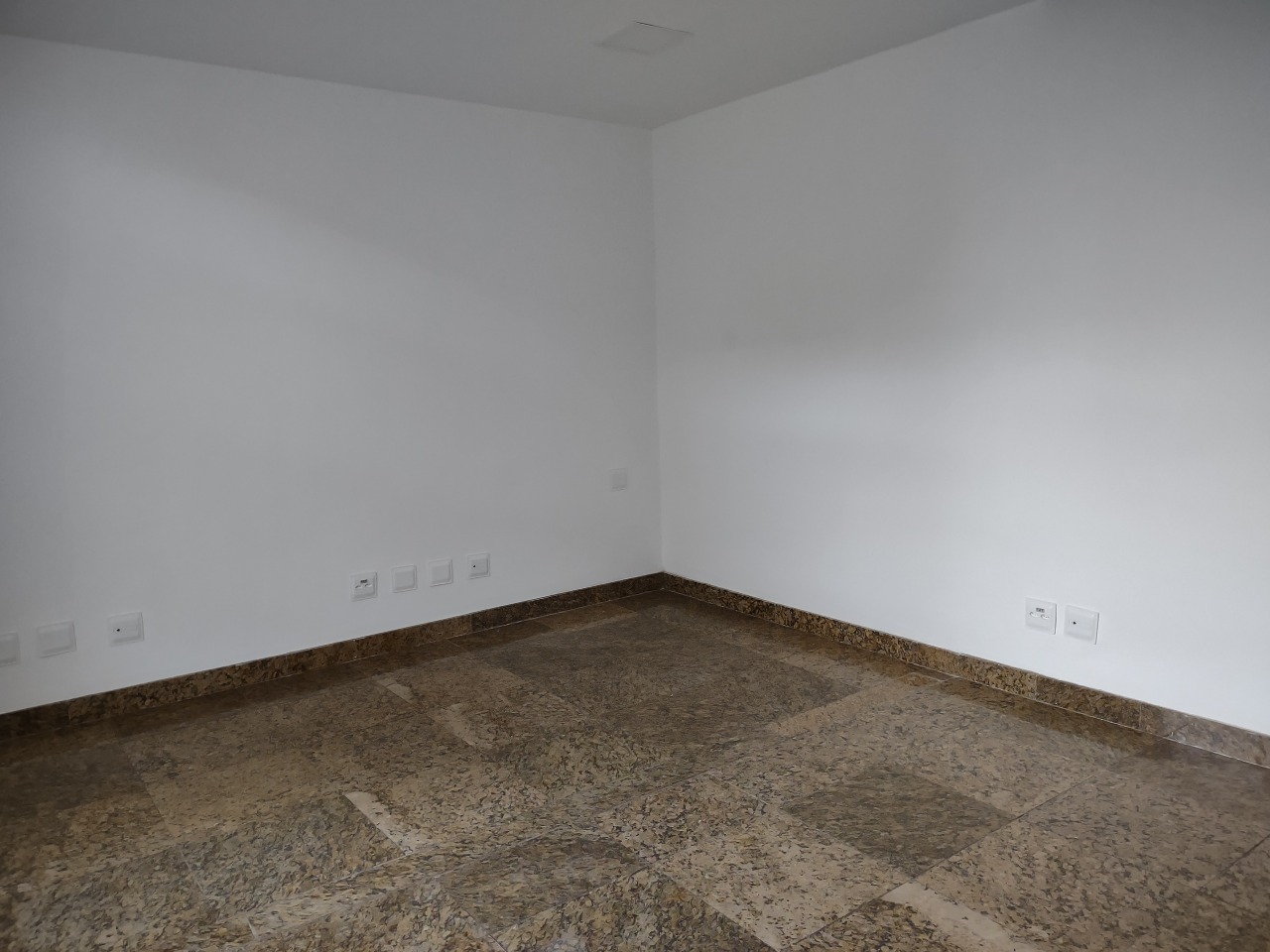 Sala para aluguel no Santa Efigênia: 