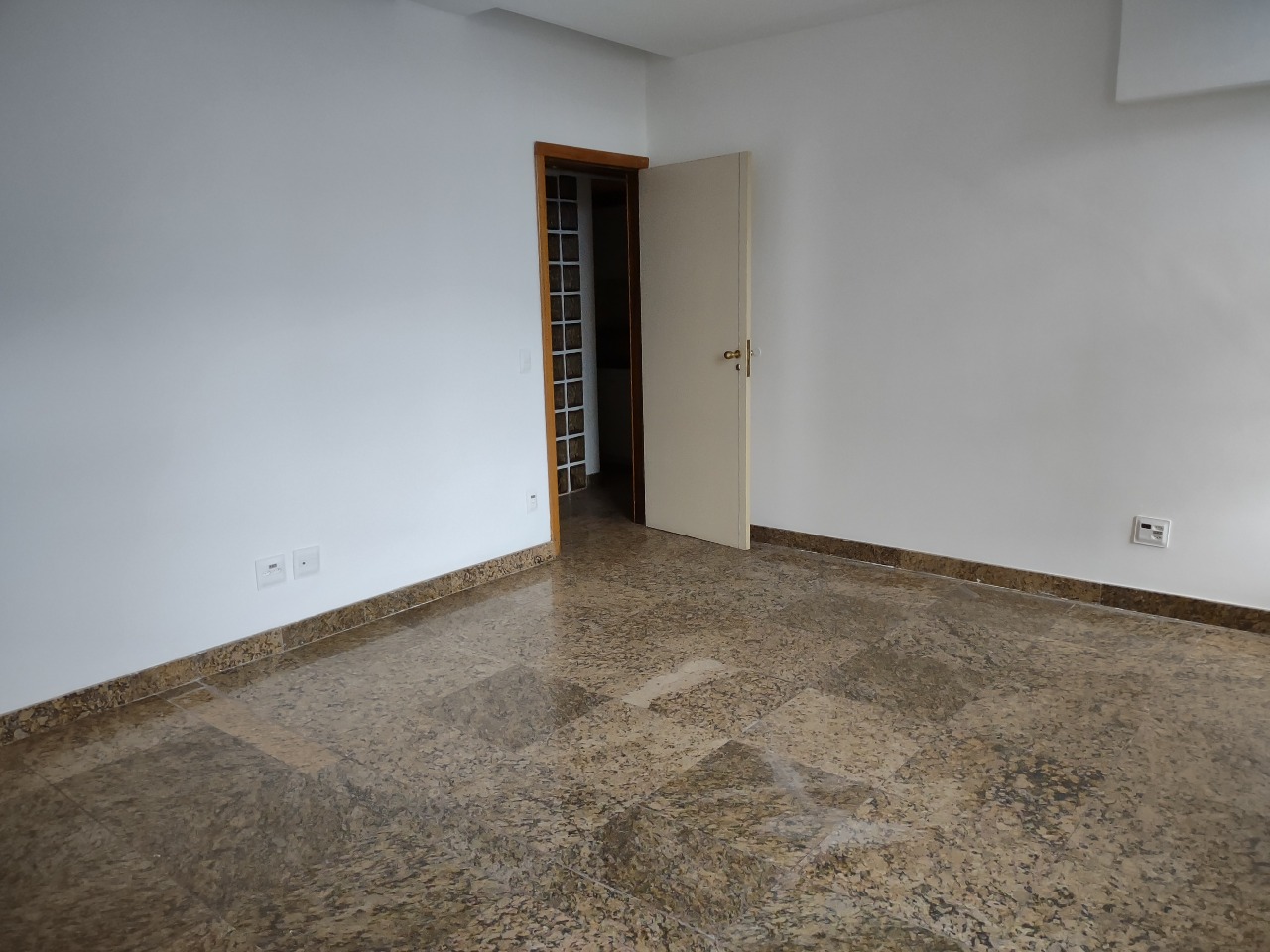 Sala para aluguel no Santa Efigênia: 