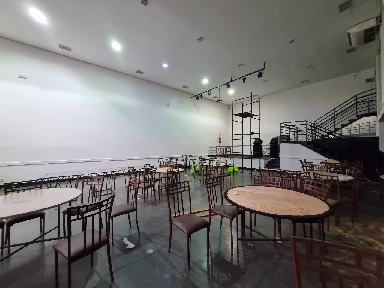 Casa comercial para aluguel no Renascença: 