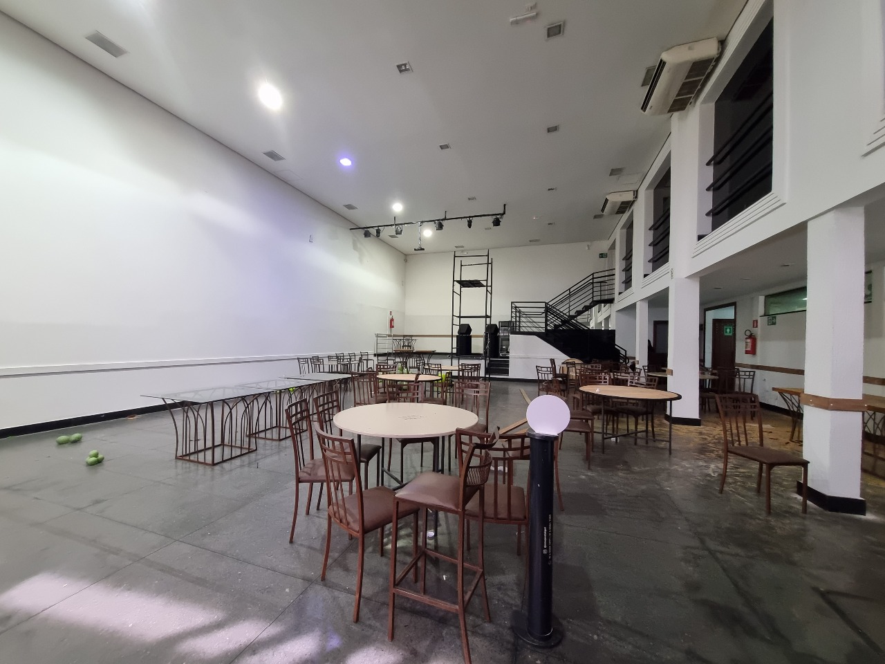 Casa comercial para aluguel no Renascença: 