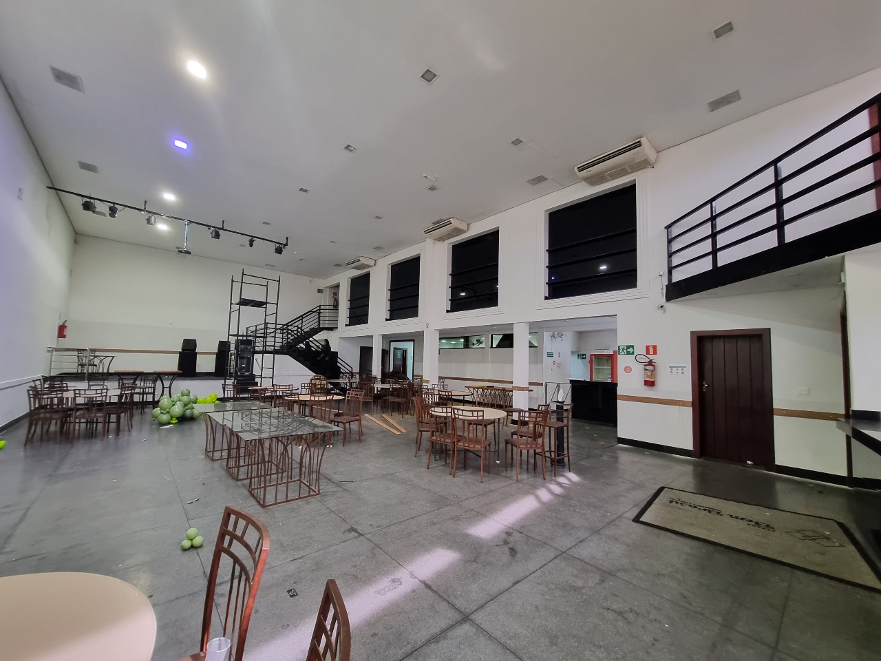 Casa comercial para aluguel no Renascença: 