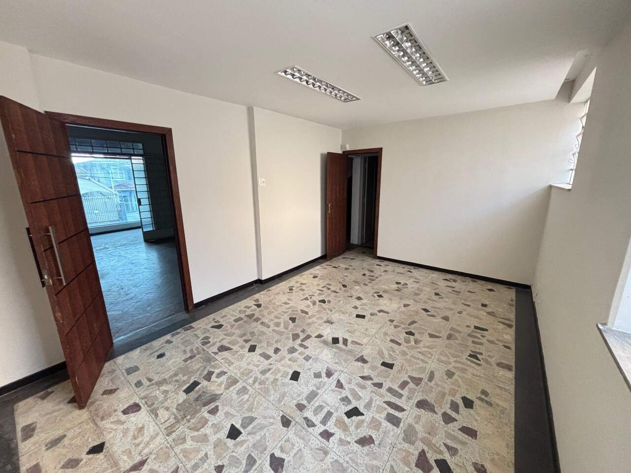 Casa comercial para aluguel no Barro Preto: 