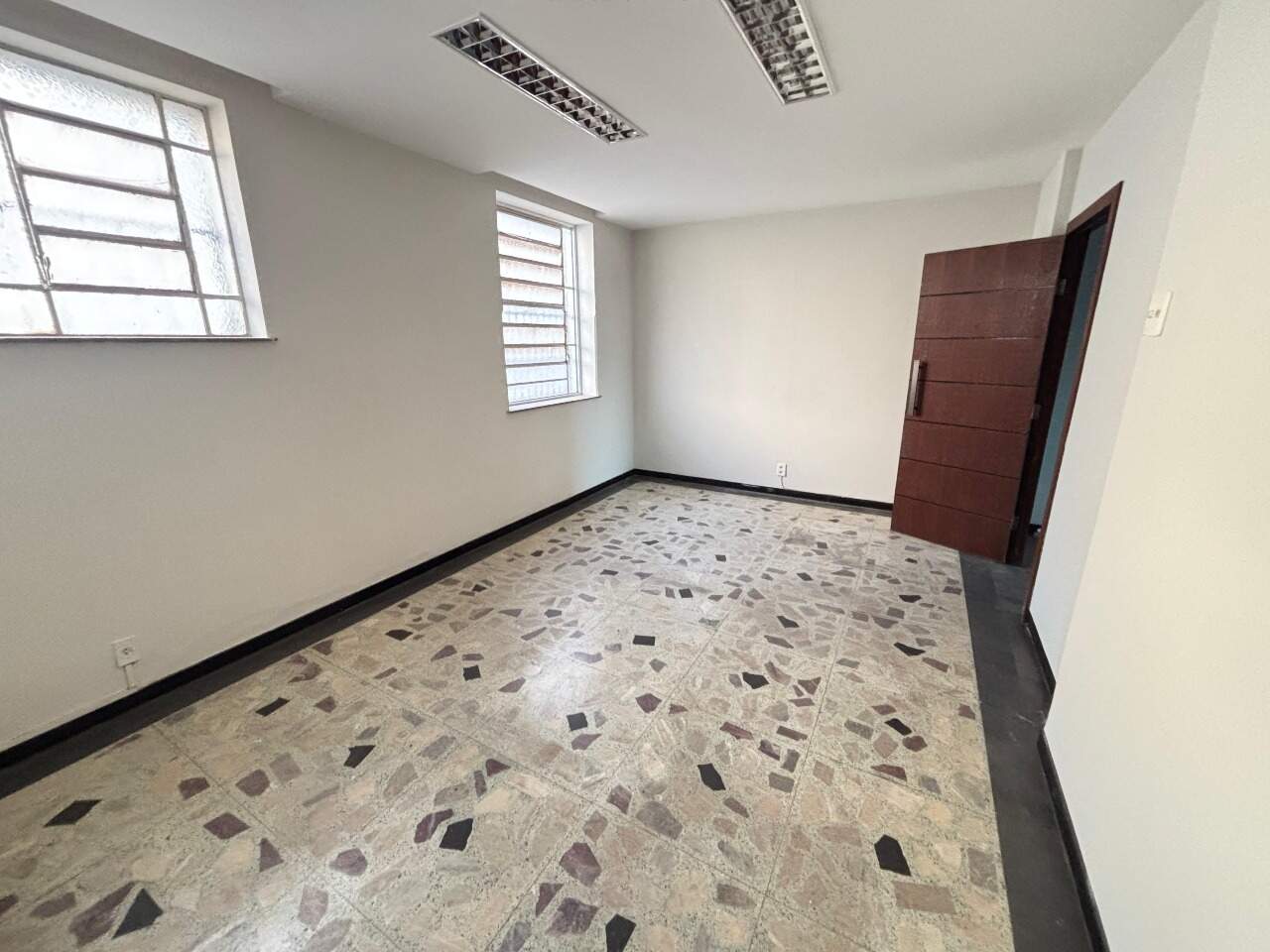 Casa comercial para aluguel no Barro Preto: 