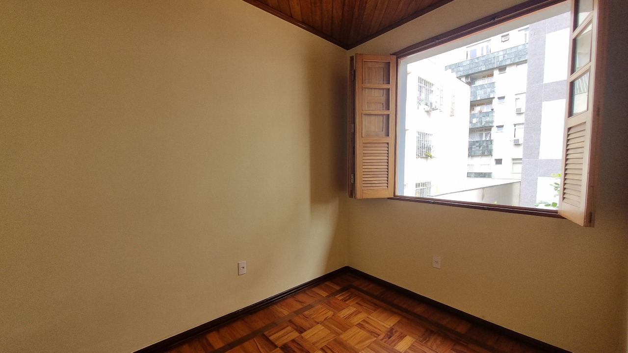 Casa comercial para aluguel no Funcionarios: 