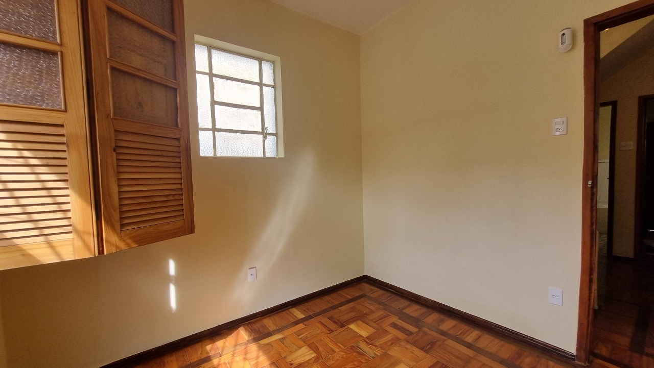 Casa comercial para aluguel no Funcionarios: 