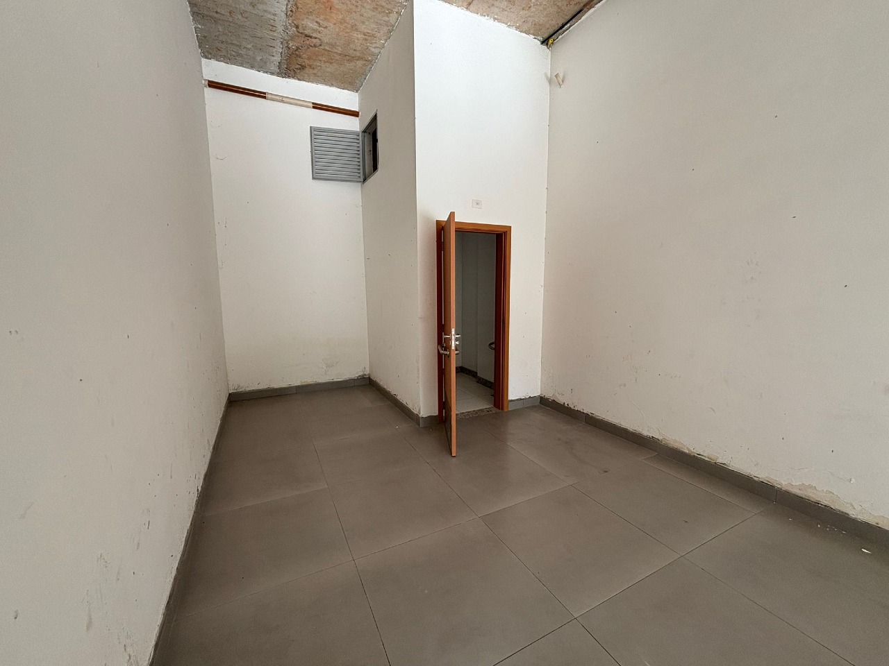 Loja para aluguel no Santa Lucia: 