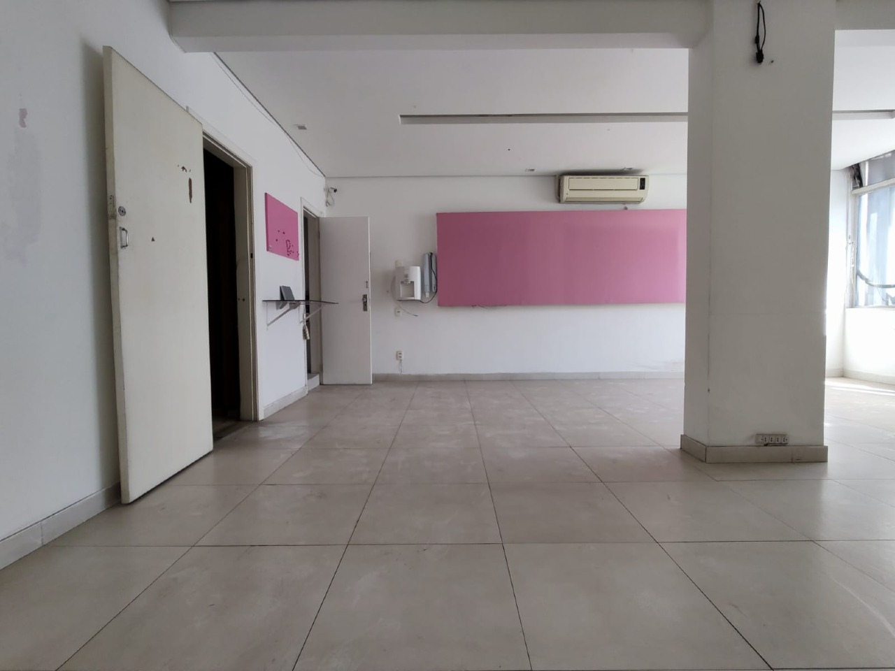 Sala para aluguel no Centro: 