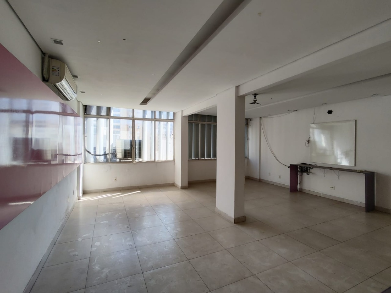 Sala para aluguel no Centro: 