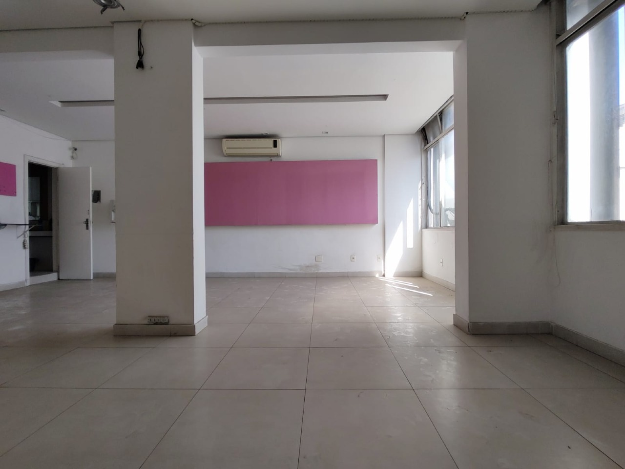 Sala para aluguel no Centro: 