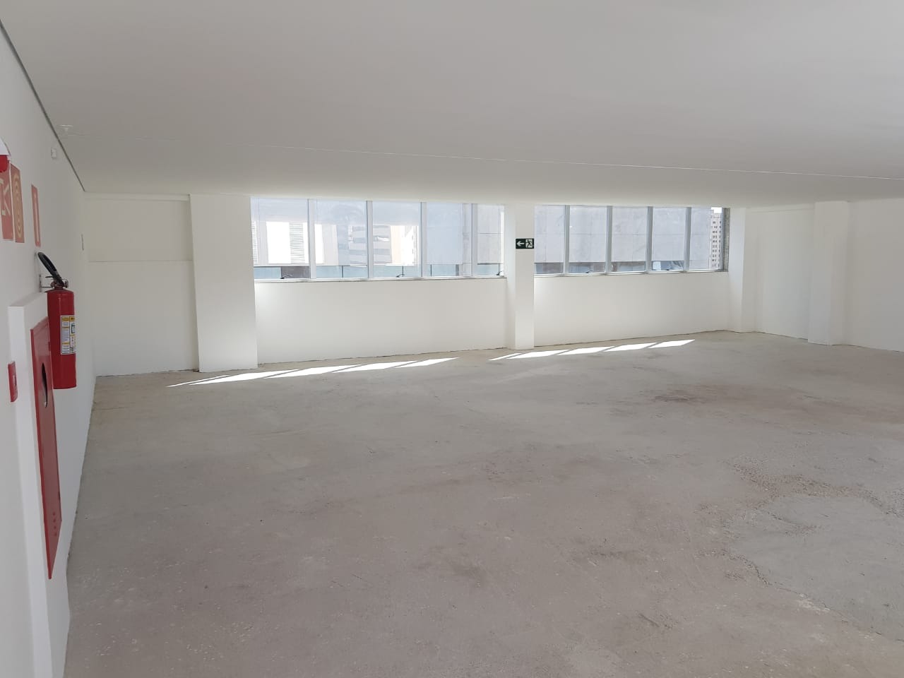 Sala para aluguel no Lourdes: 