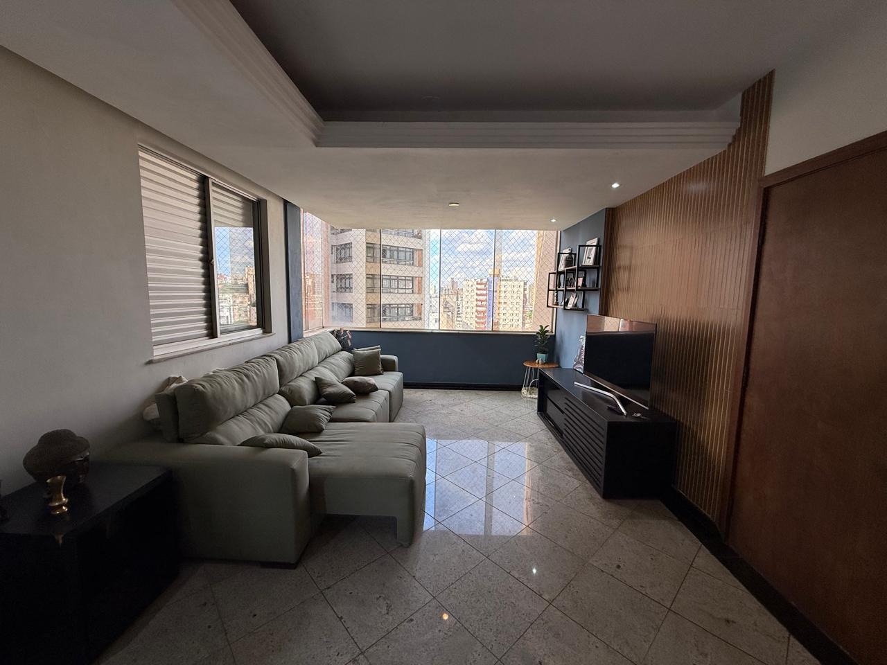 Apartamento 4 Quartos para aluguel no Carmo: 