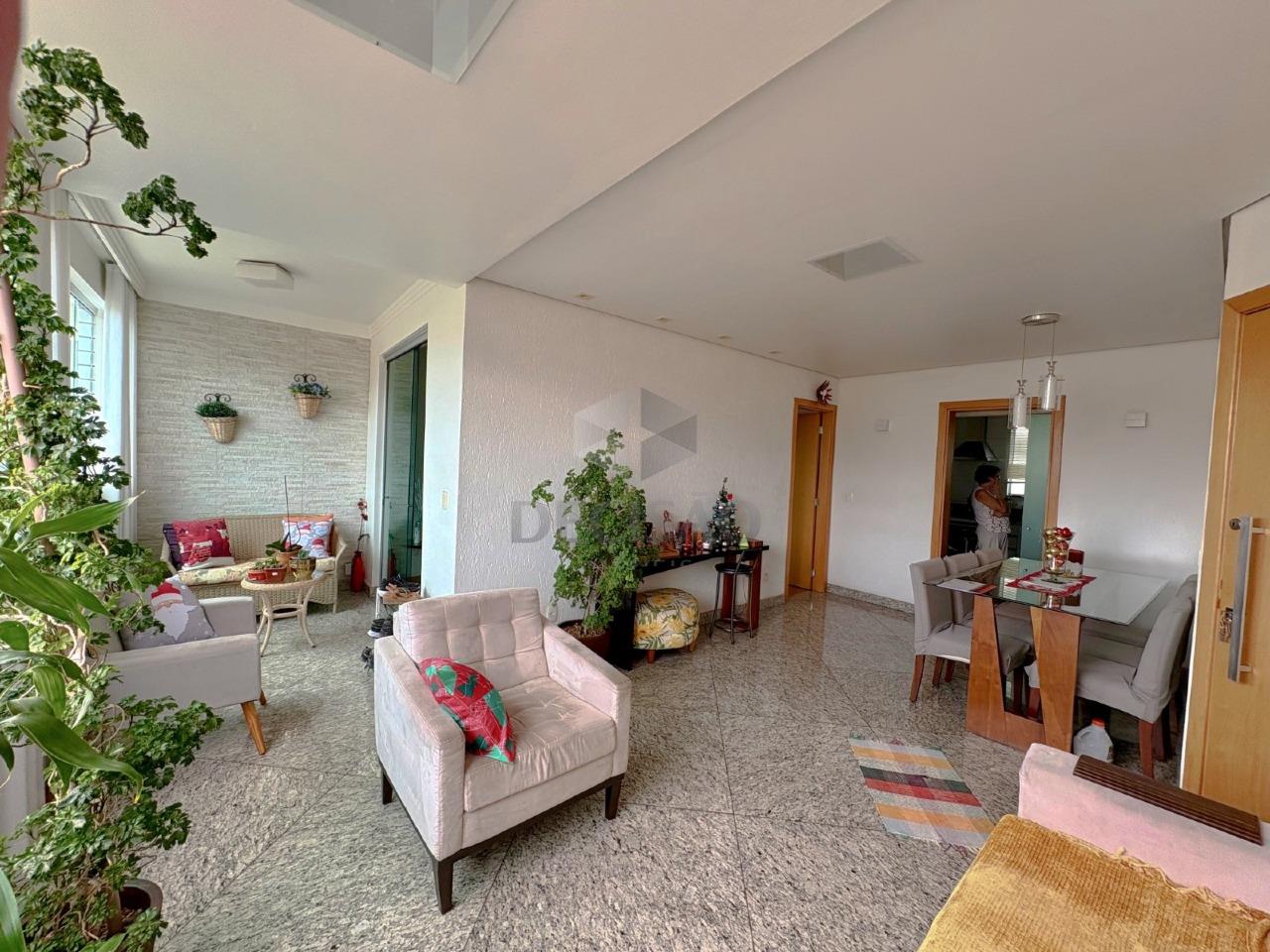 Apartamento 4 Quartos à venda no Sagrada Família: 