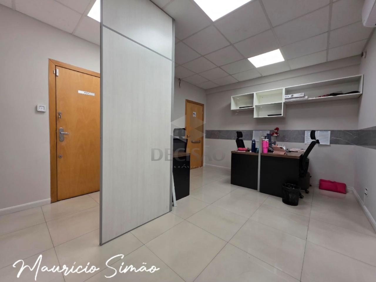 Sala à venda no Lourdes: 