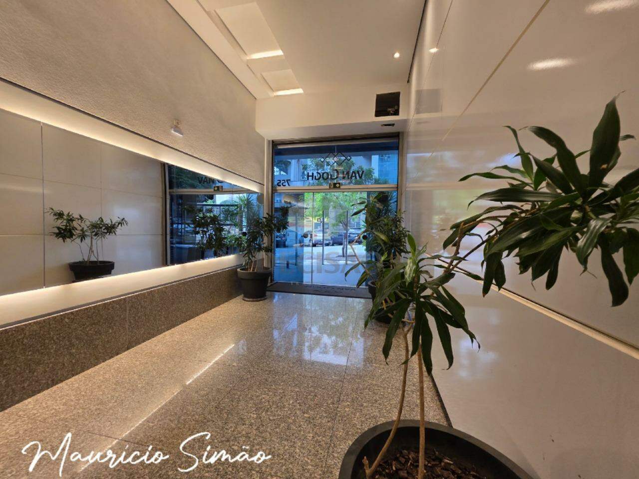 Sala à venda no Lourdes: 