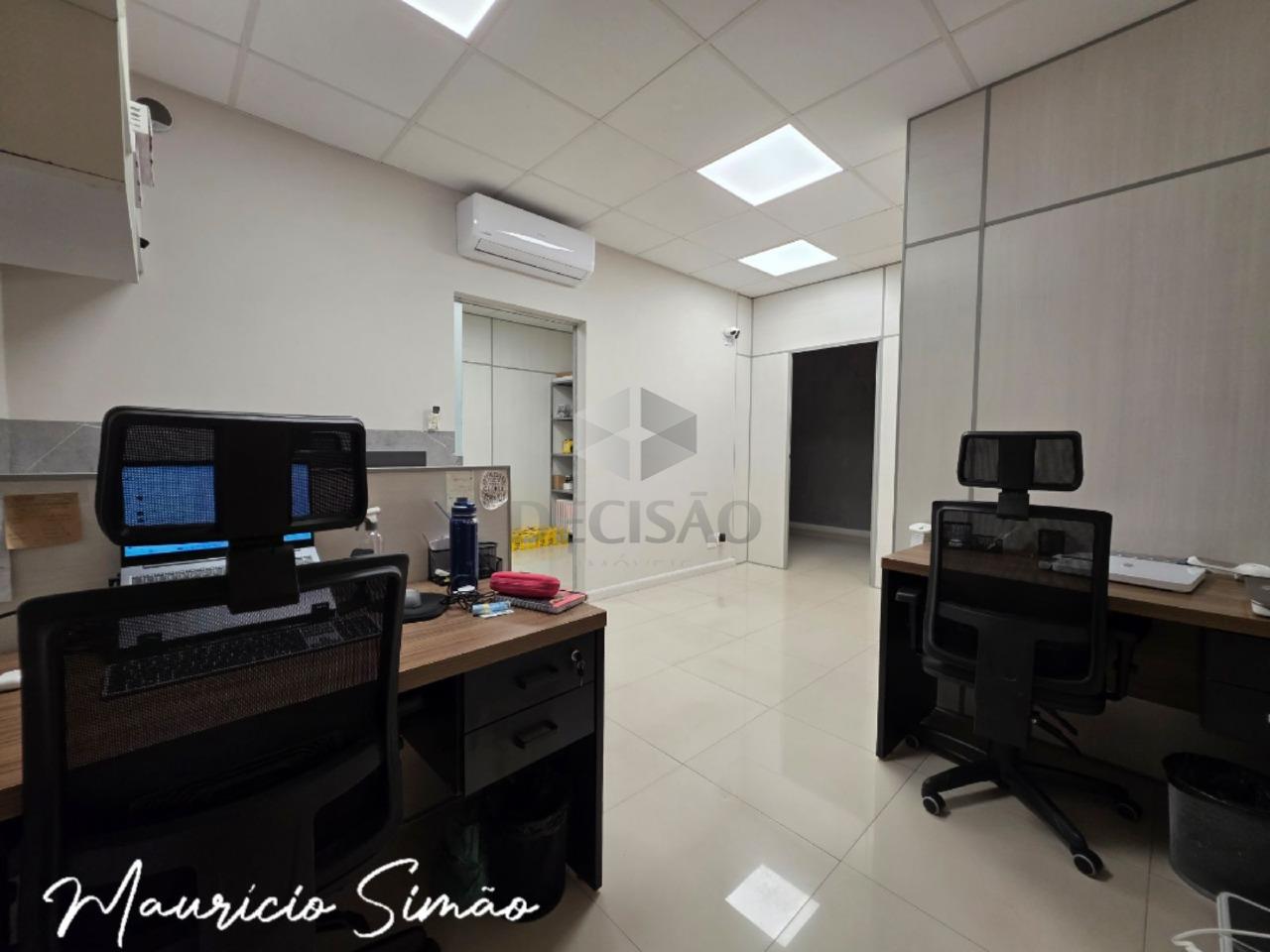 Sala à venda no Lourdes: 