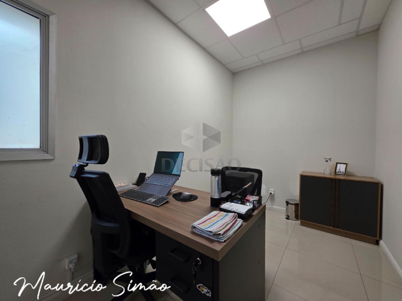 Sala à venda no Lourdes: 