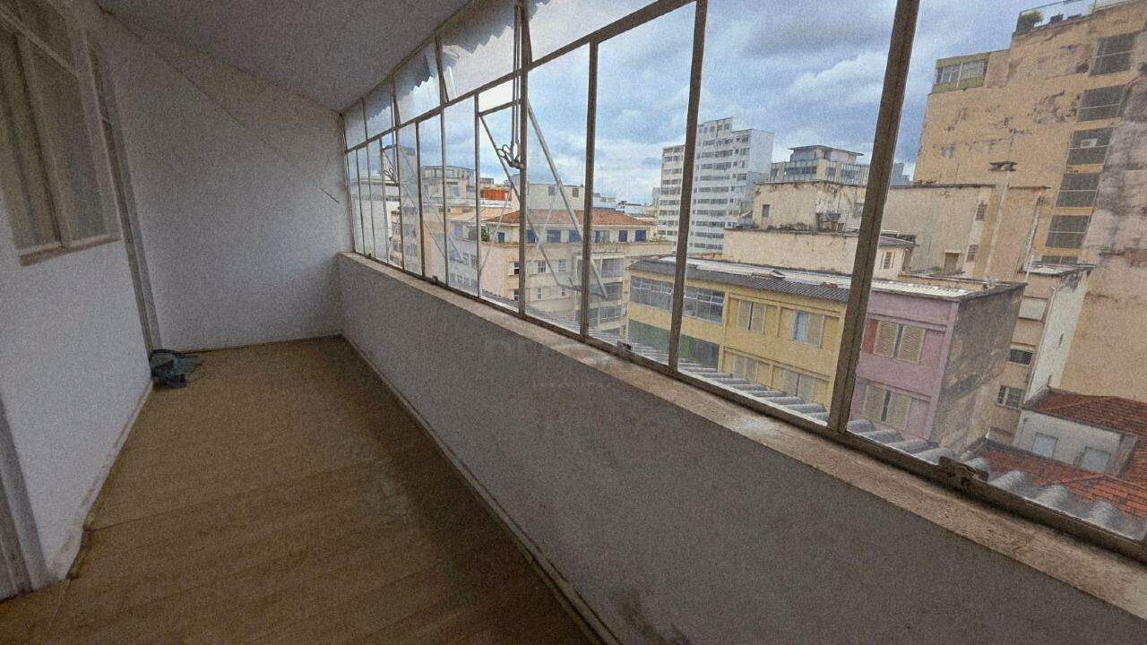 Sala à venda no Centro: 