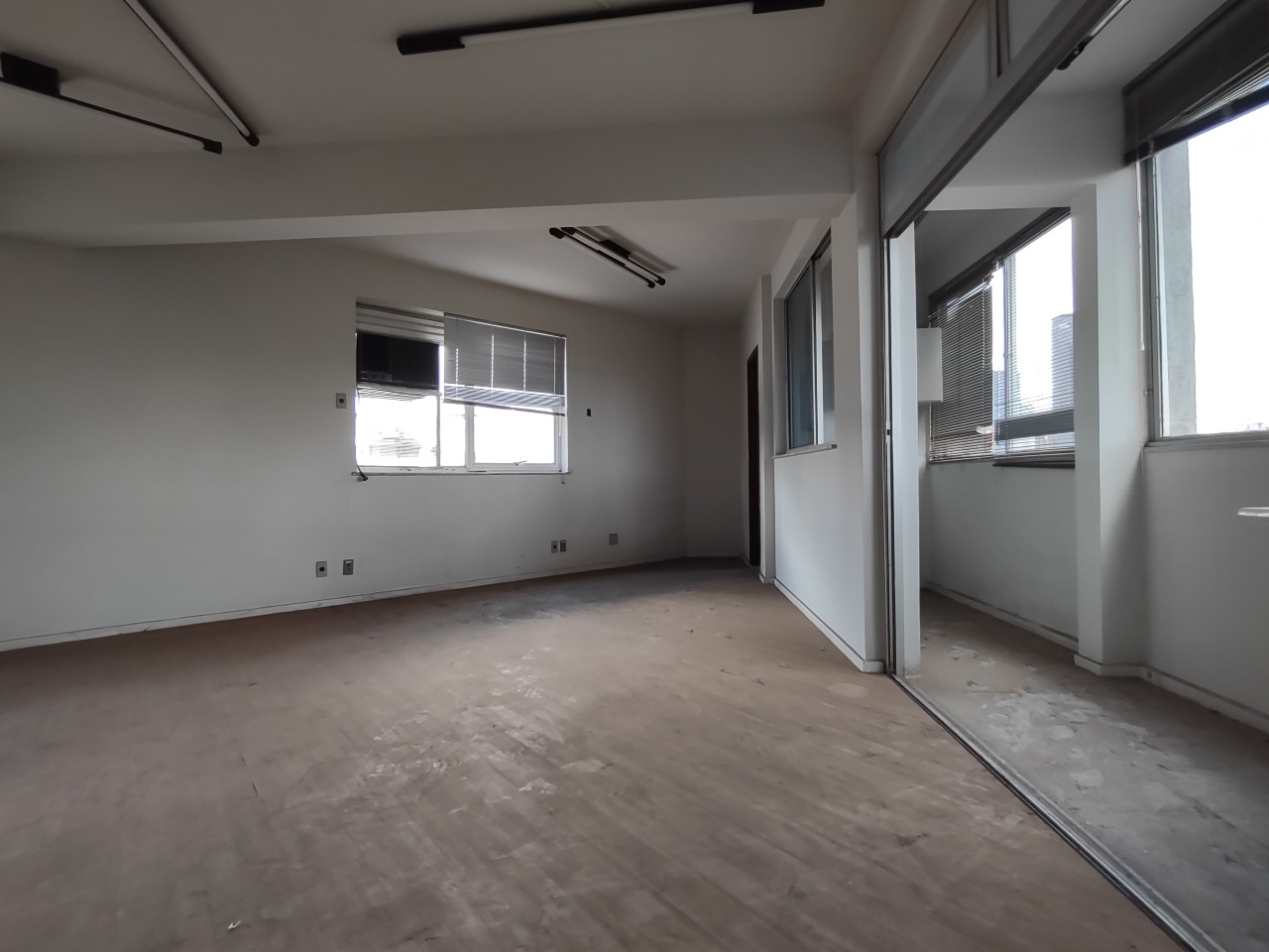 Sala para aluguel no Santa Efigênia: 