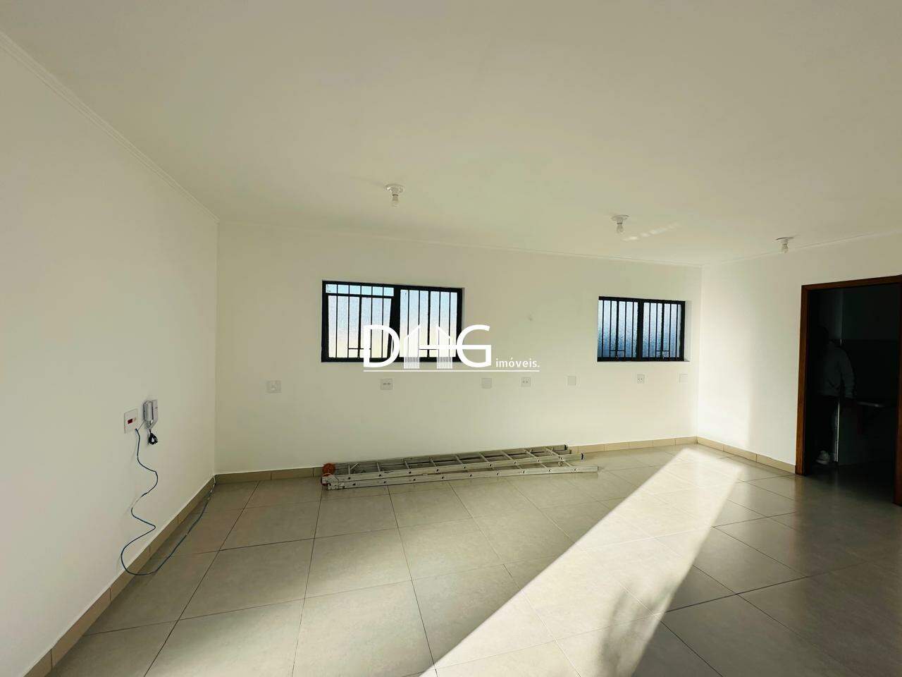 Sala para aluguel no Jardim de Itapoan: 
