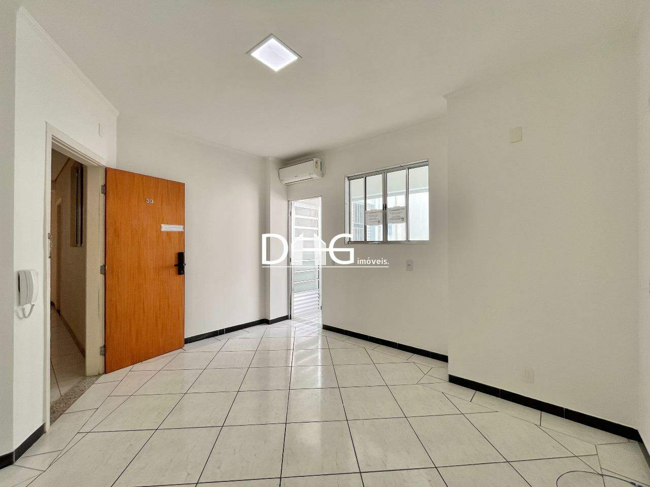 Sala para aluguel no Jardim de Itapoan: 