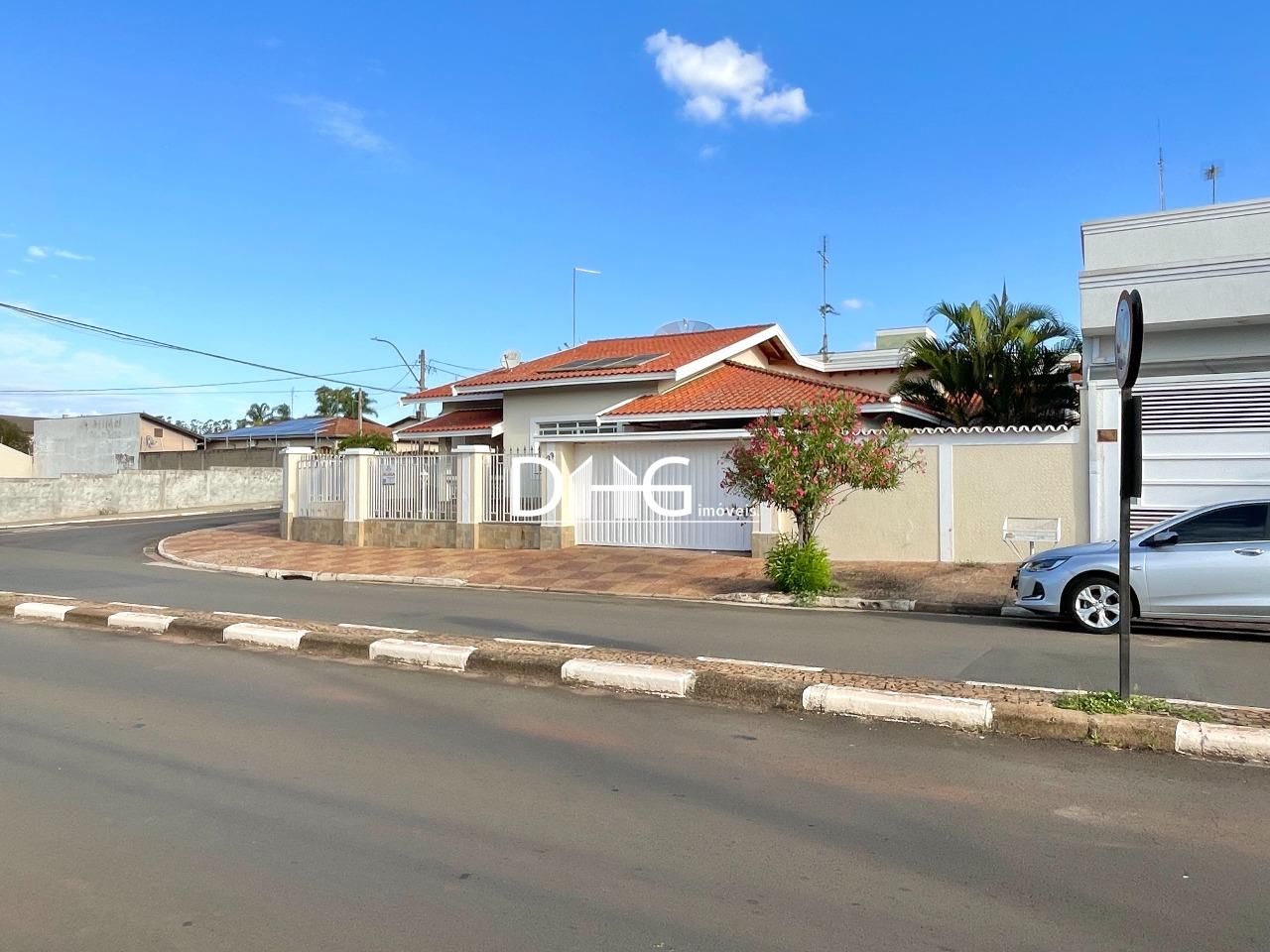 Casa para aluguel no Jardim de Itapoan: 