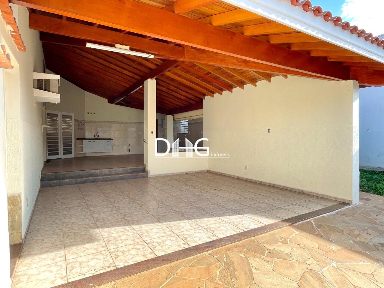 Casa para aluguel no Jardim de Itapoan: 