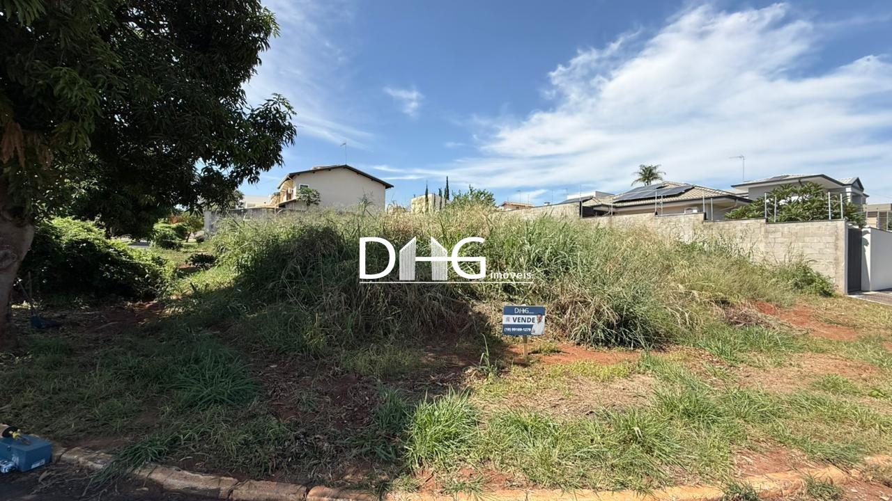 Terreno à venda no Jardim de Itapoan: 