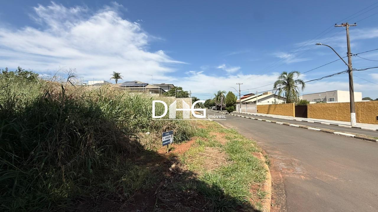 Terreno à venda no Jardim de Itapoan: 