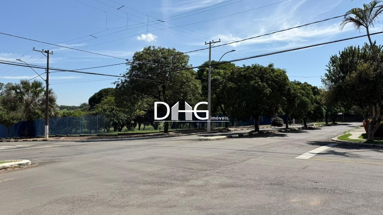 Terreno à venda no Jardim de Itapoan: 