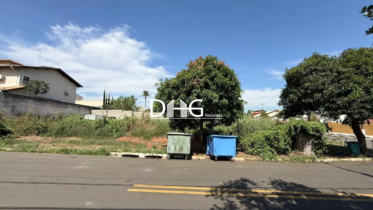 Terreno à venda no Jardim de Itapoan: 